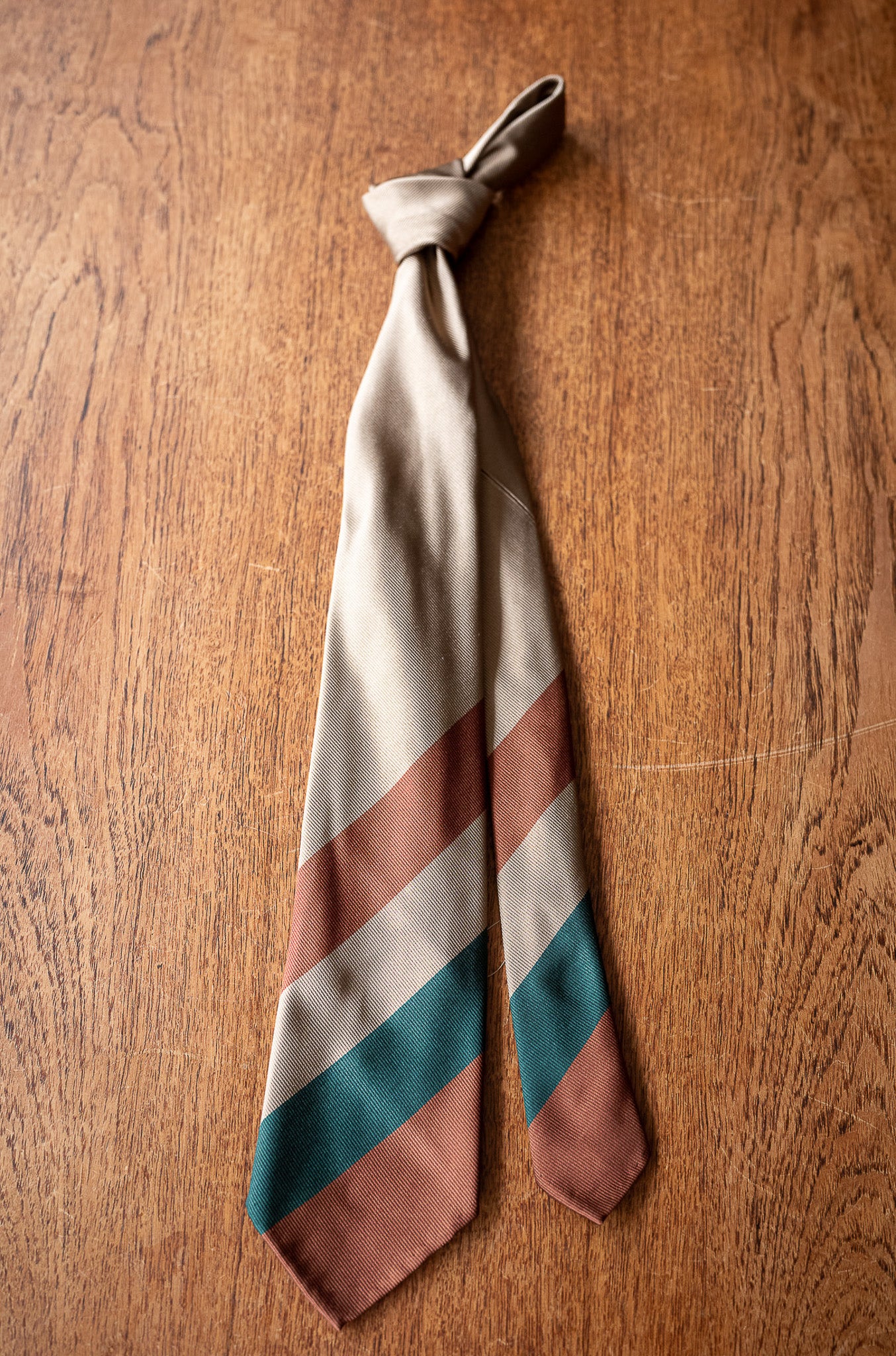 Panel Border Sette Pieghe Tie 〈BEIGE BASE〉 – cliché