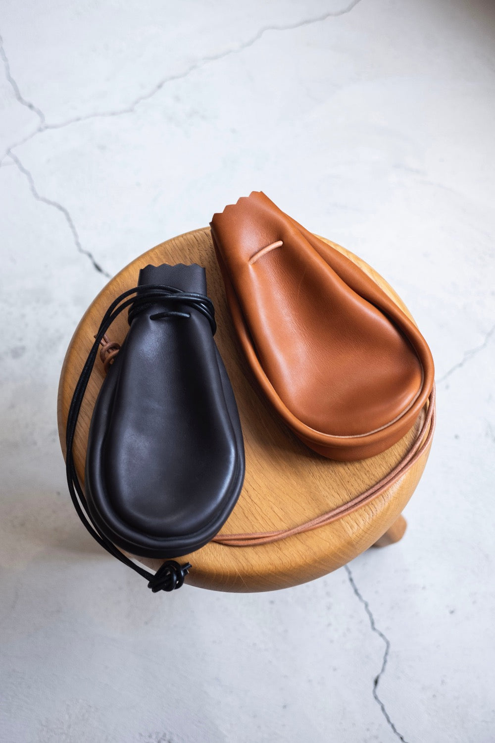 バッグ GEbee404 ORIGINAL LEATHER KINCHAKU Kinchaku Bag〔FAUVE〕 – cliché