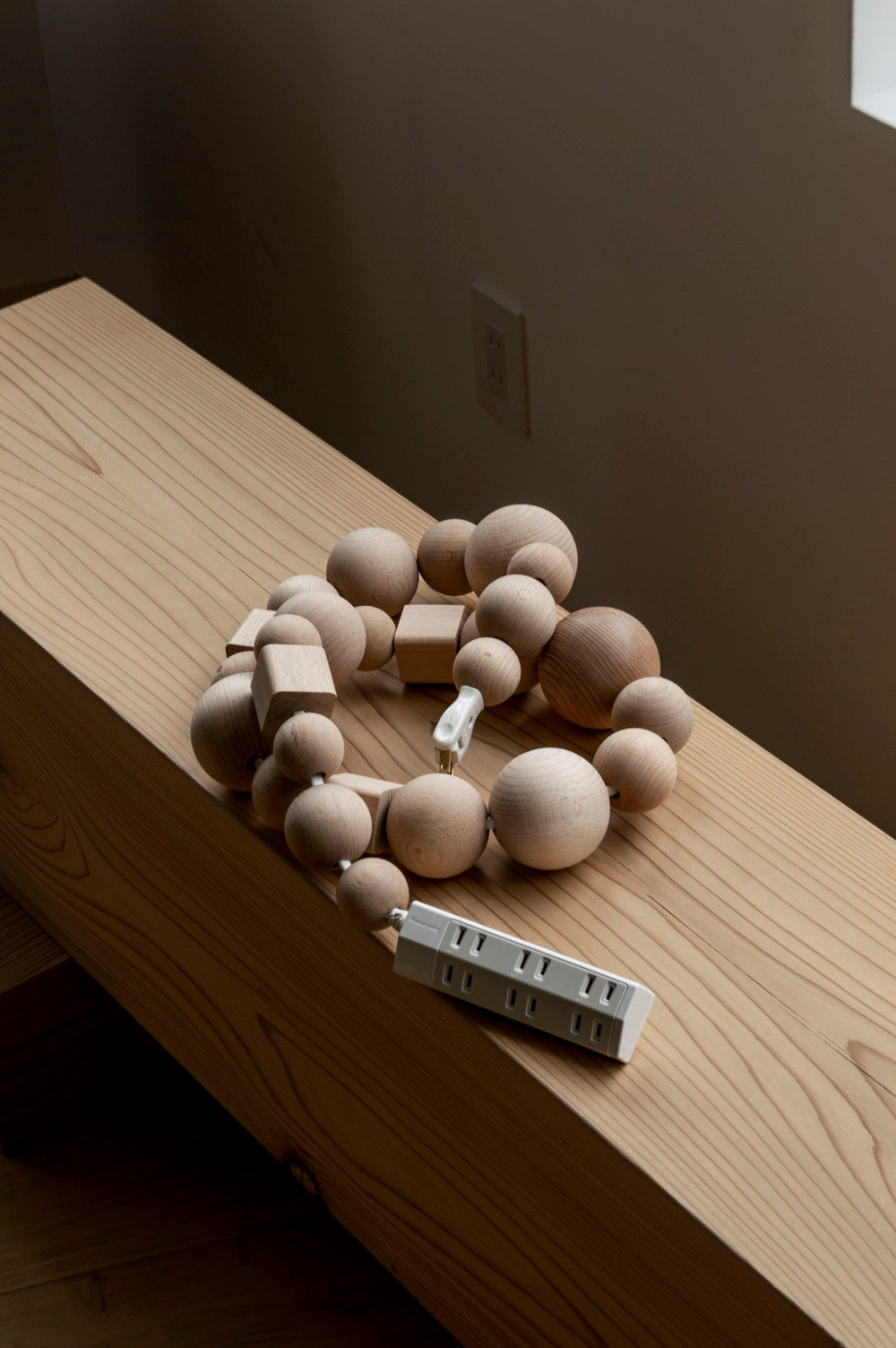 CABLE JEWERLY MULTIPLUG -WOODEN ELEMENTS- | cliché