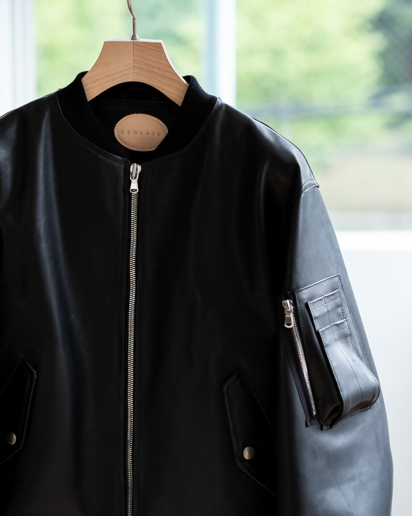 革が、服になる瞬間。