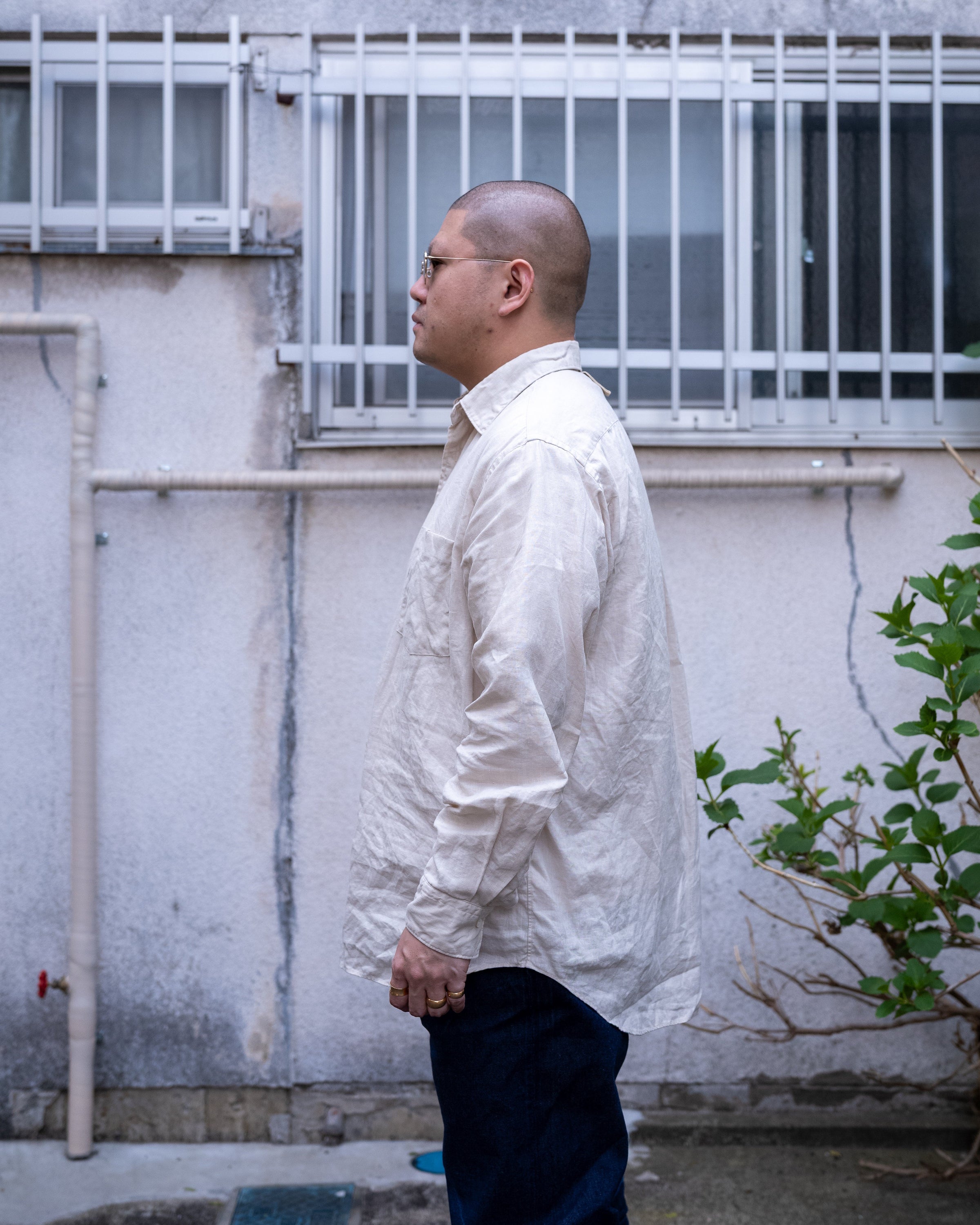 良いリネンシャツは、縫い目まで涼しい。 | cliché