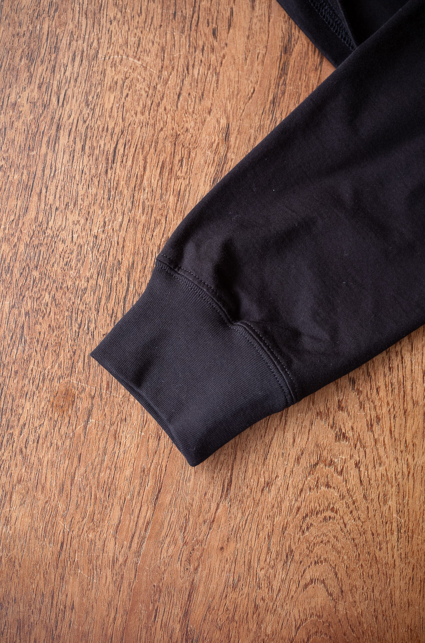 Essential L/S Tee 〔BLACK〕