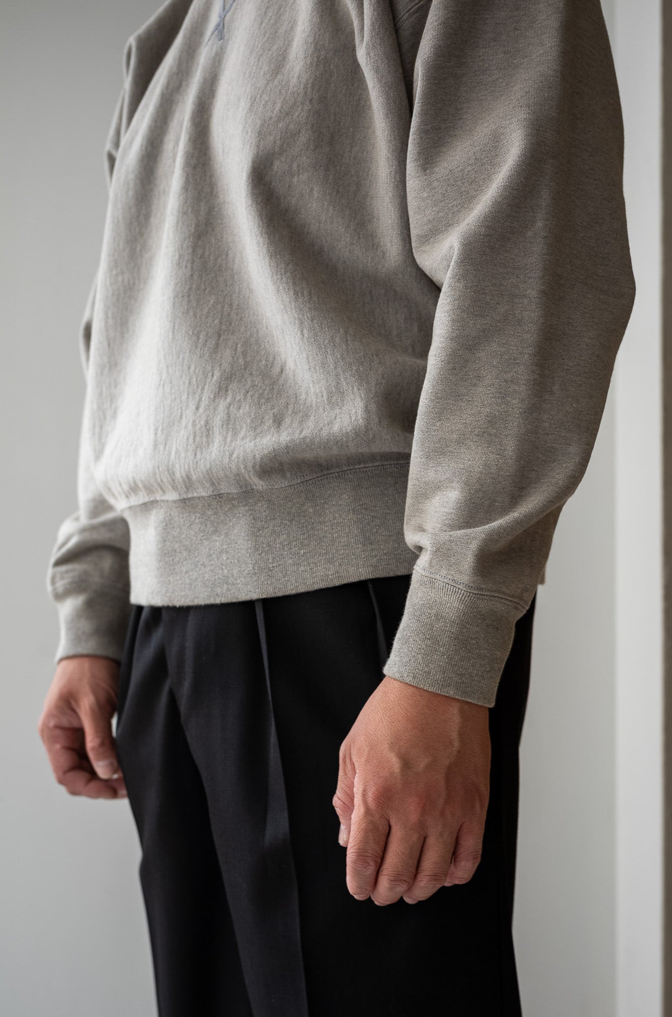 Essential Sweat Pullover 〔DIRTY L/GRAY〕