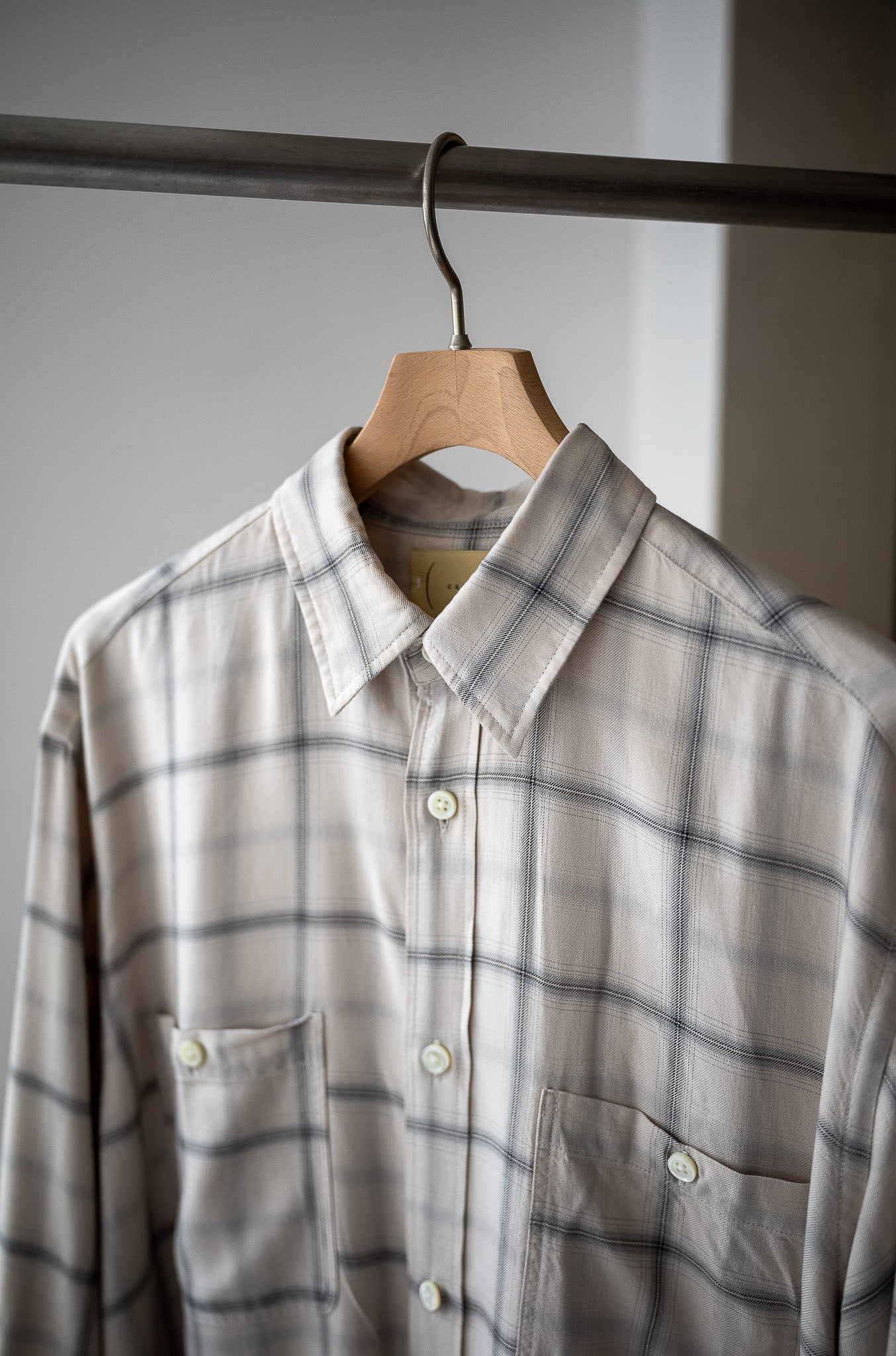 Lazy Luxe Rayon Shirt – Rayon Plaid 〔STONE GRAY〕