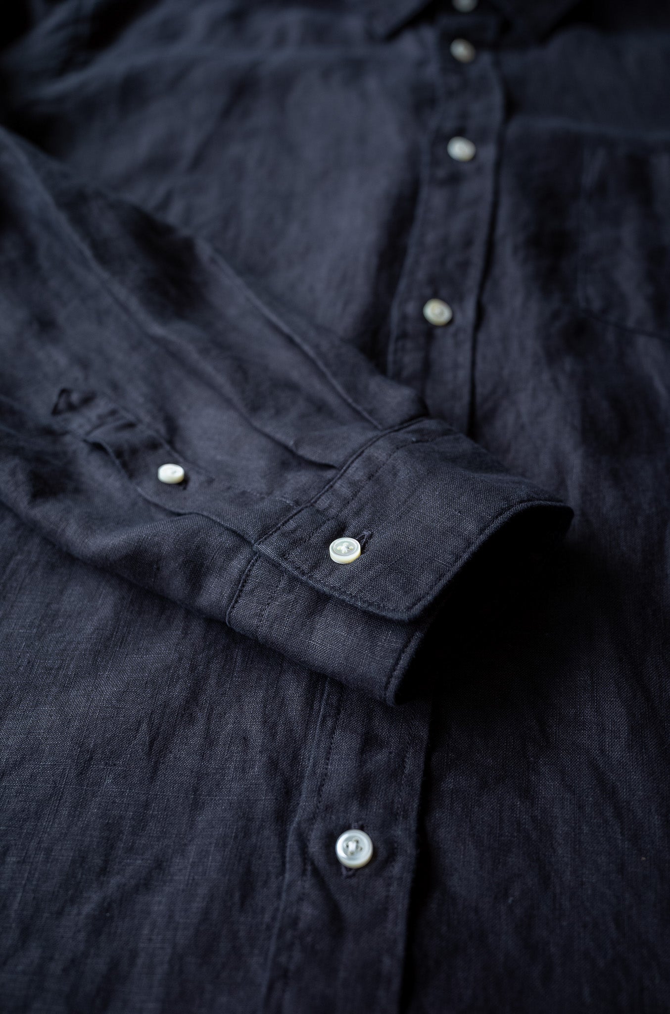 Essential Linen Shirt 〔NOIR〕