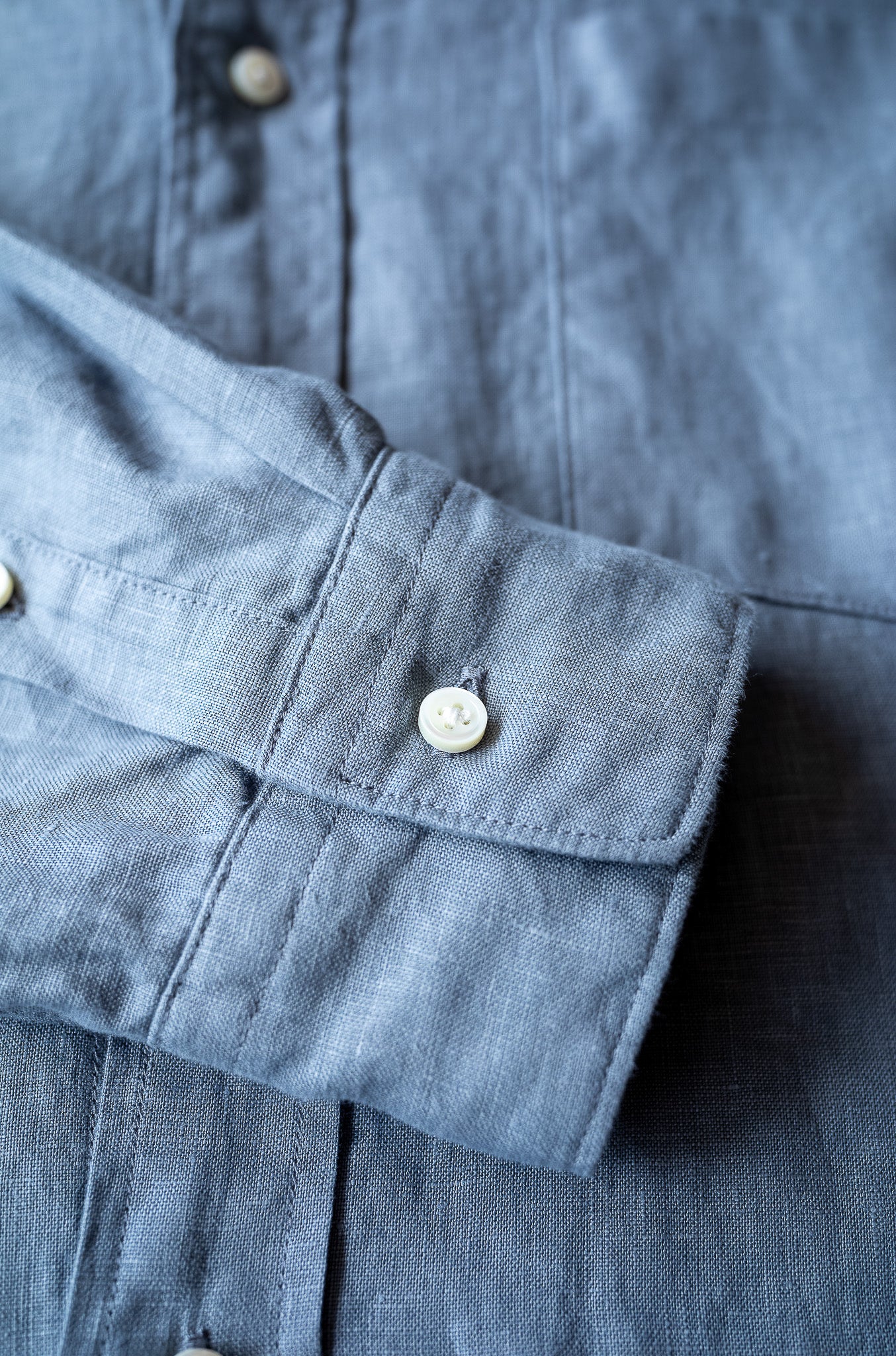 Essential Linen Shirt 〔BLEU GRIS〕