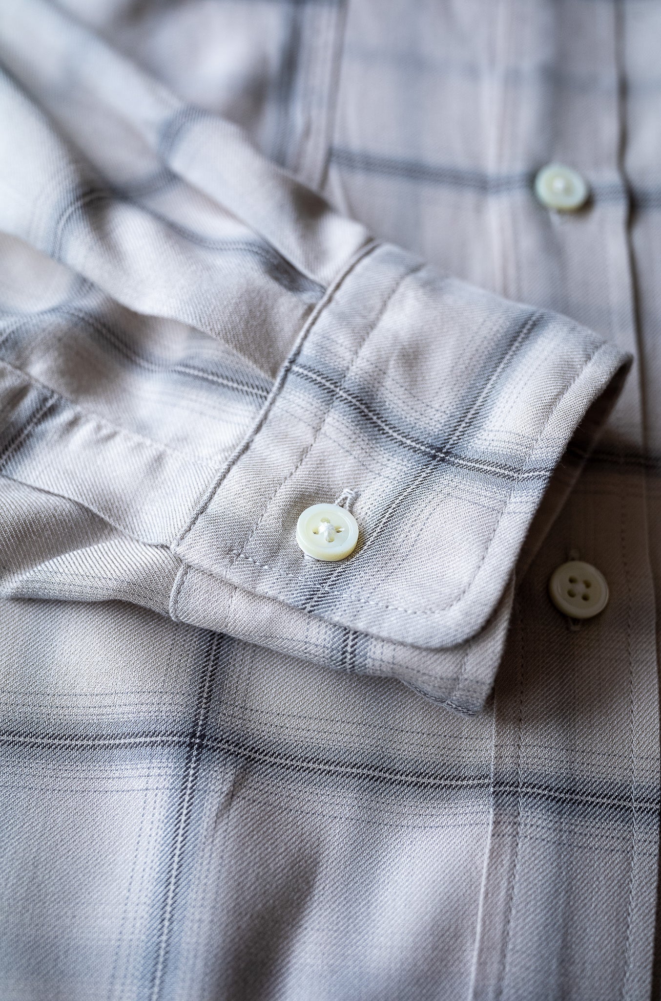 Lazy Luxe Rayon Shirt – Rayon Plaid 〔STONE GRAY〕