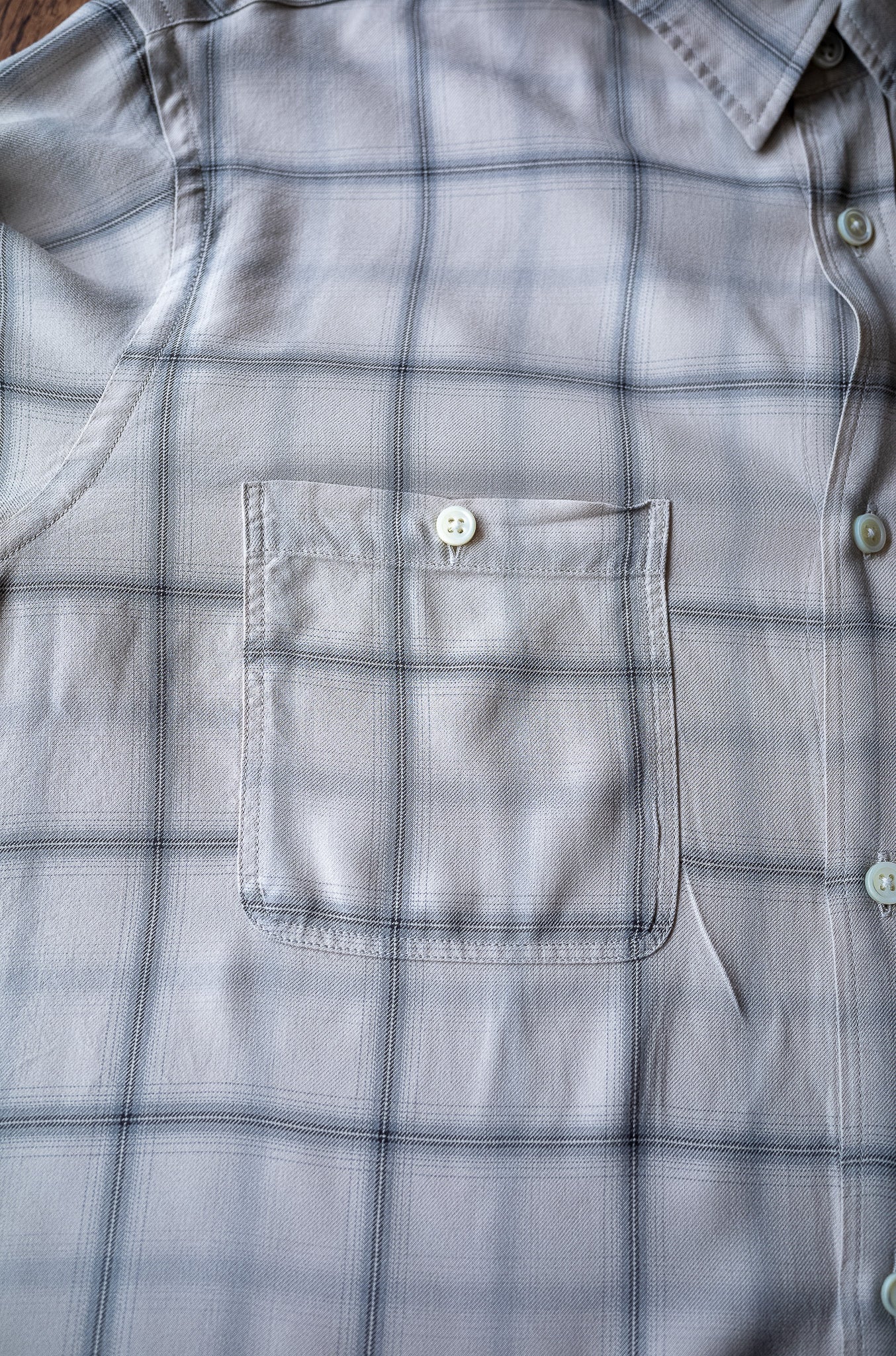 Lazy Luxe Rayon Shirt – Rayon Plaid 〔STONE GRAY〕