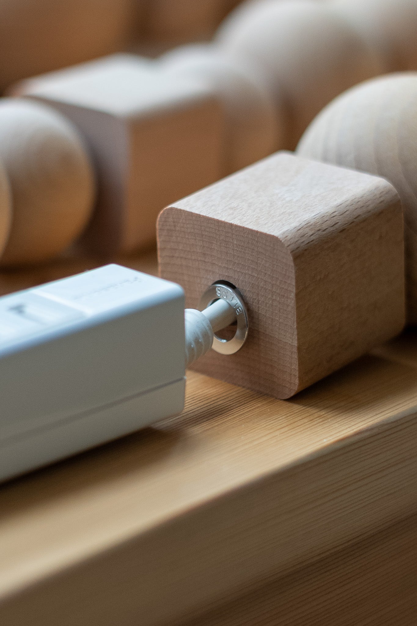 CABLE JEWERLY MULTIPLUG -WOODEN ELEMENTS- | cliché