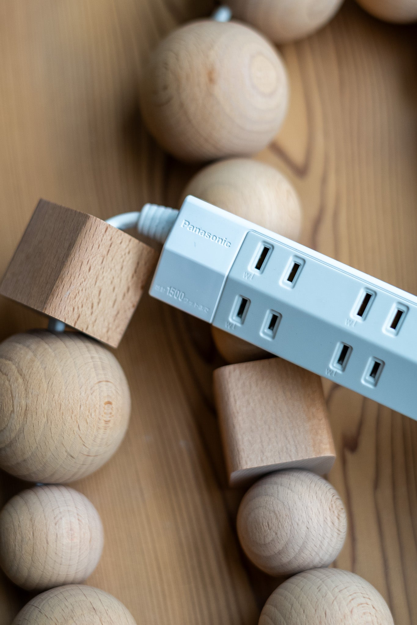 CABLE JEWERLY MULTIPLUG -WOODEN ELEMENTS- | cliché