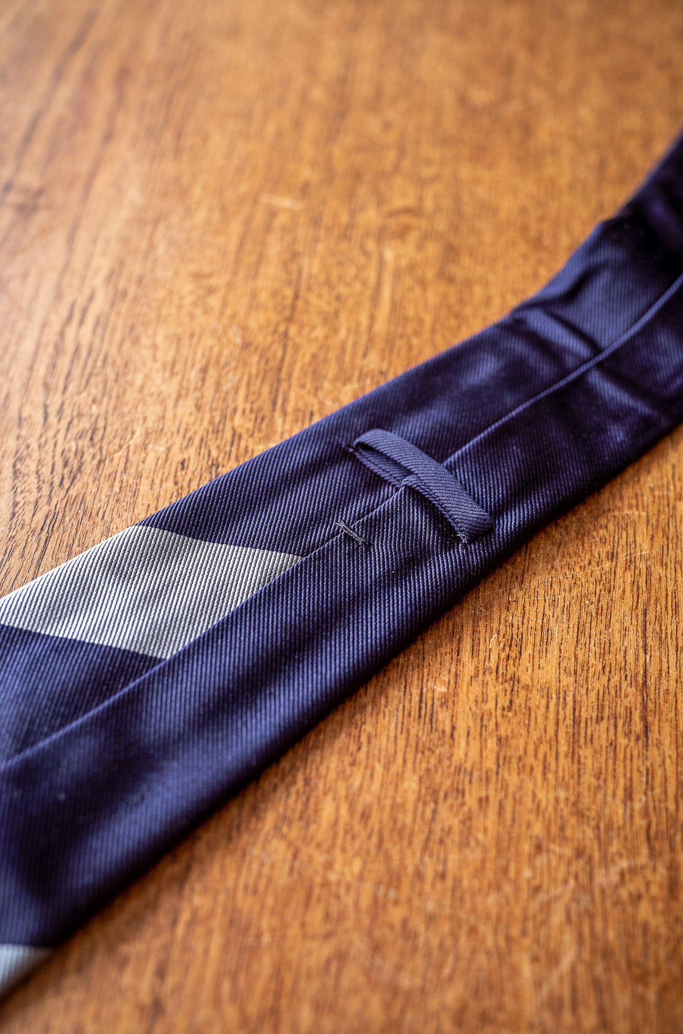 Panel Border Sette Pieghe Tie 〈NAVY BASE〉 – cliché
