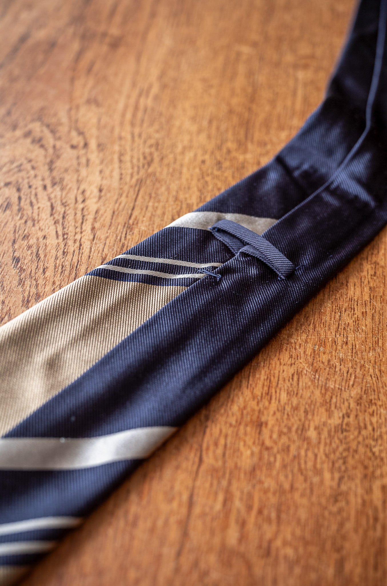 MOD 7 / PANEL BORDER SETTE PIEGHE TIE 〔NAVY × BEIGE〕