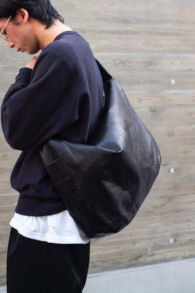 SHIRRING HANDLE LEATHER SHOULDER BAG