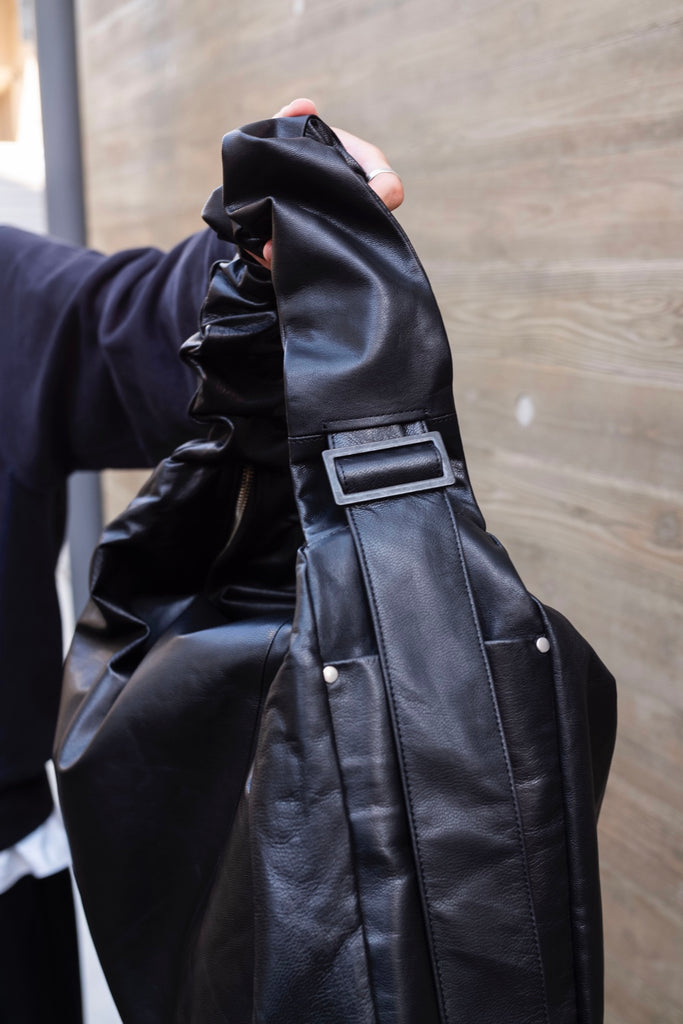 SHIRRING HANDLE LEATHER SHOULDER BAG