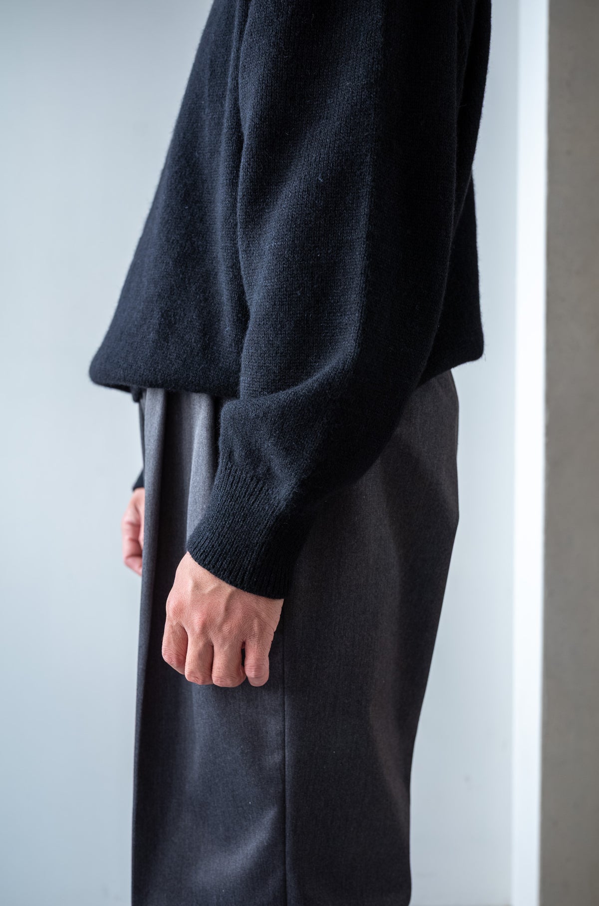 Quiet Season Crew-Knit 〈NOIR〉
