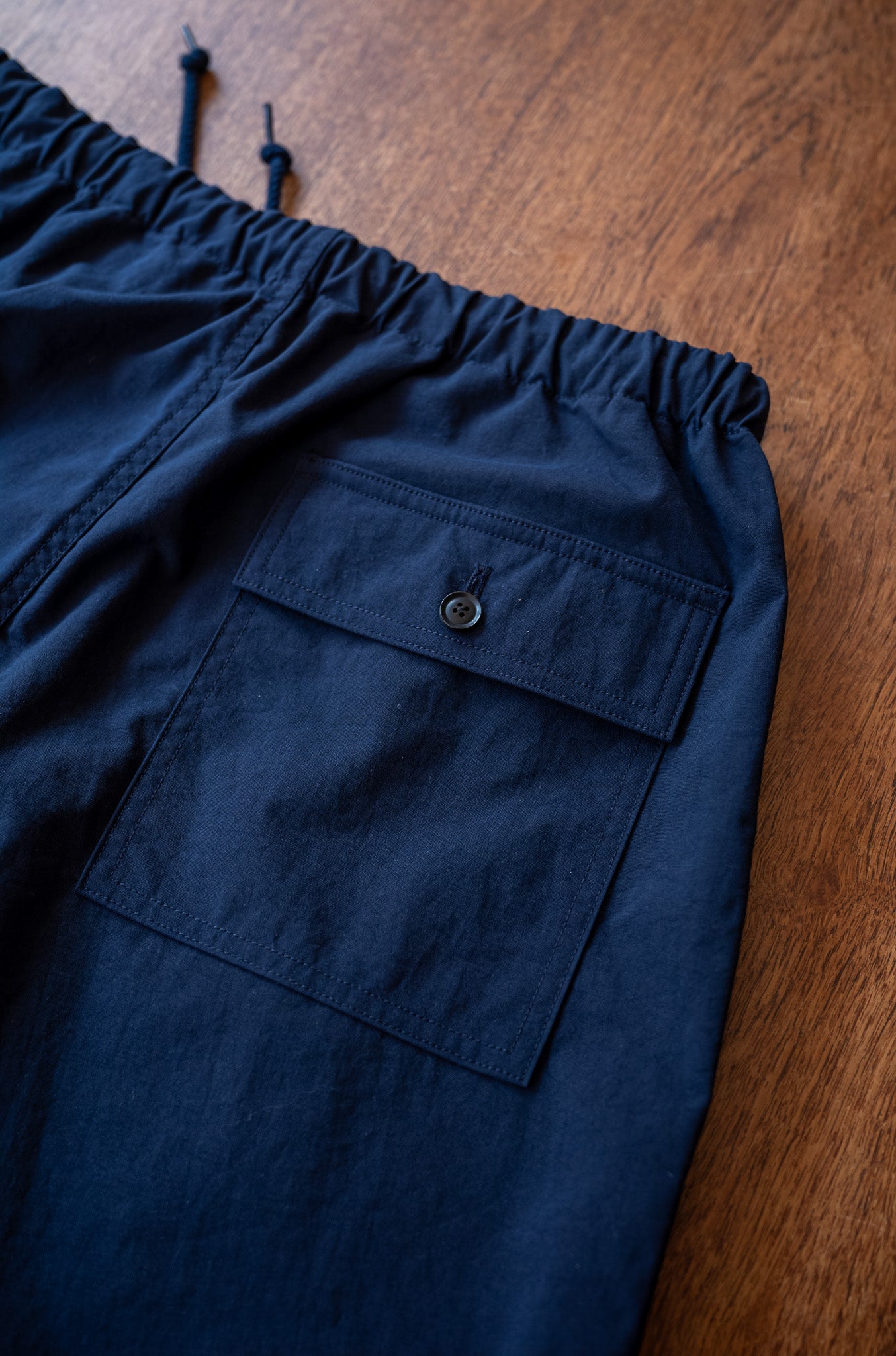 Shrunken Nylon Baker Pants〔NAVY〕