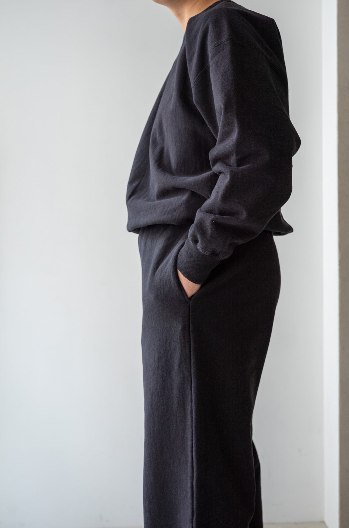 Essential Sweat Wide Pants 〔FADED BLACK〕