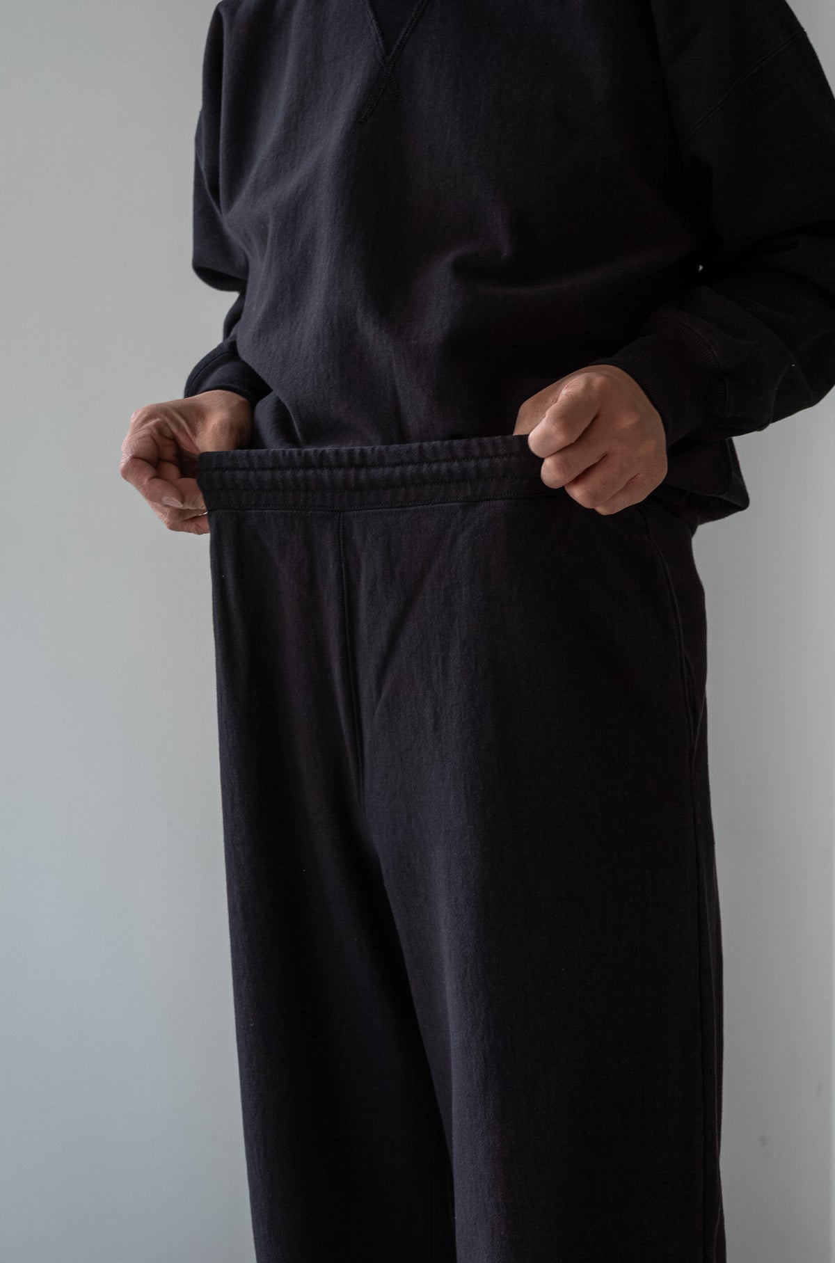 Essential Sweat Wide Pants 〔FADED BLACK〕