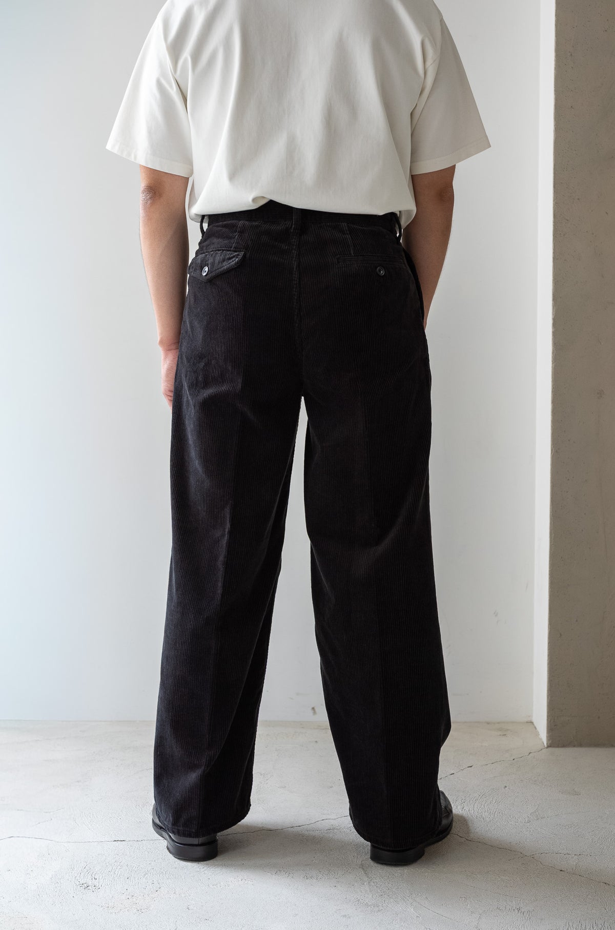 Warm Corduroy Trousers 〈NOIR〉
