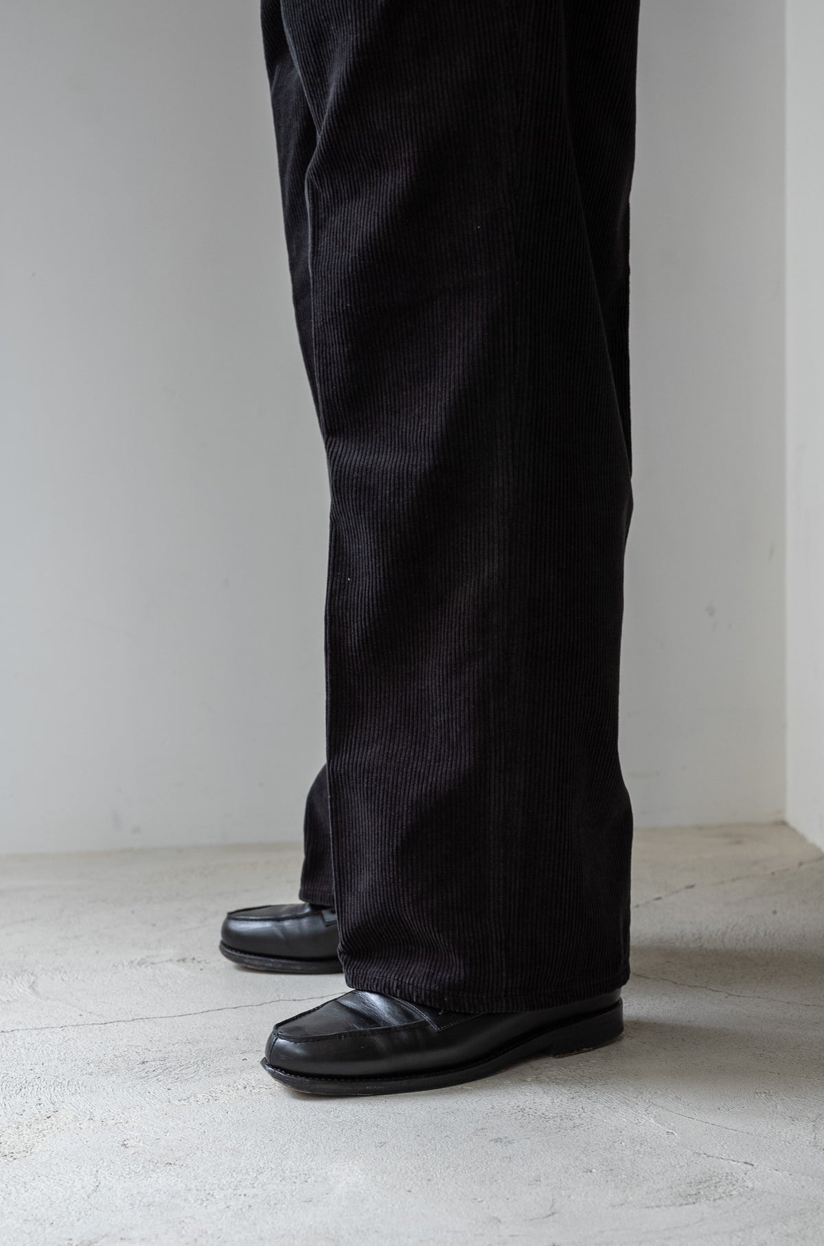 Warm Corduroy Trousers 〈NOIR〉
