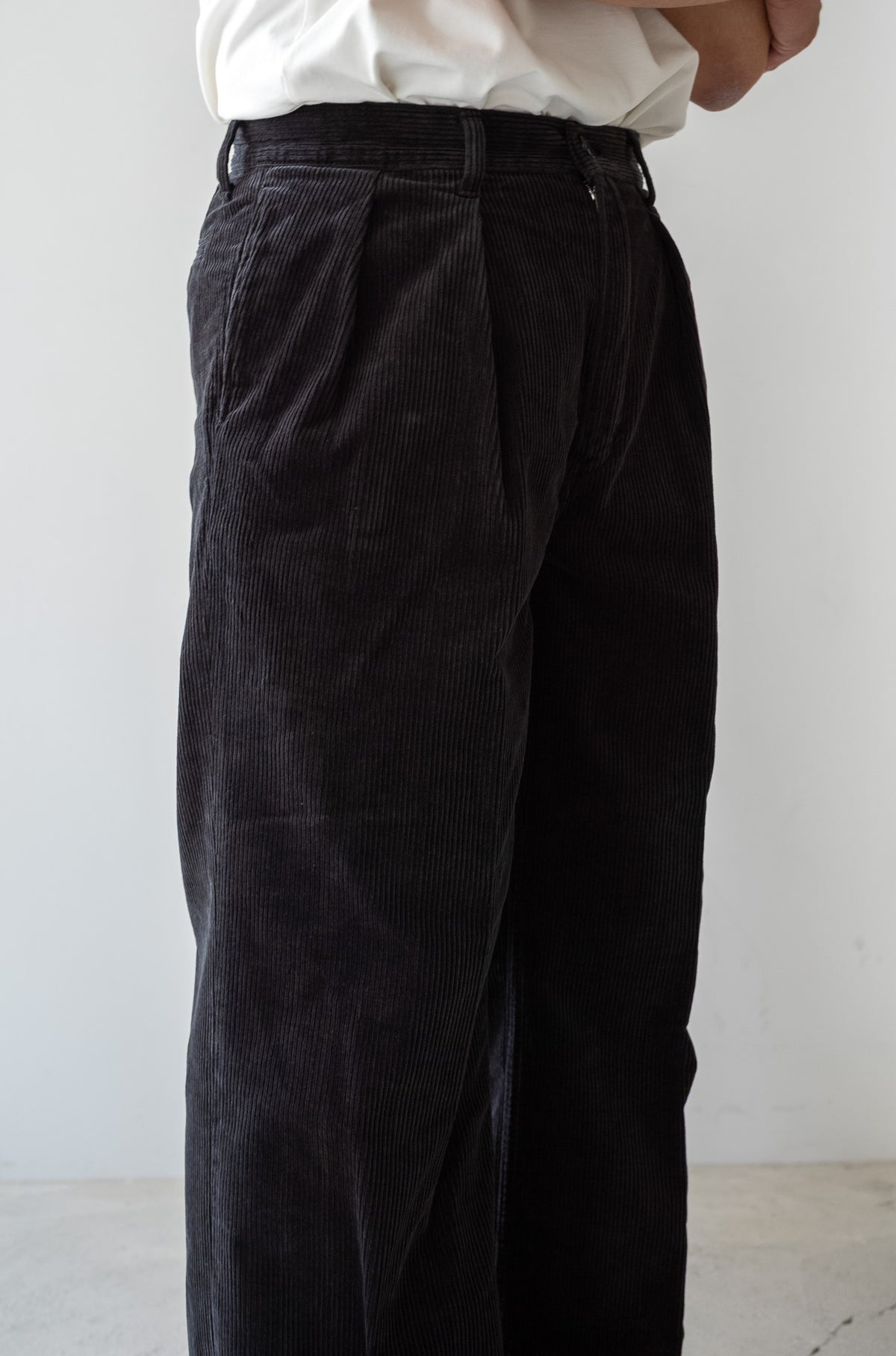 Warm Corduroy Trousers 〈NOIR〉