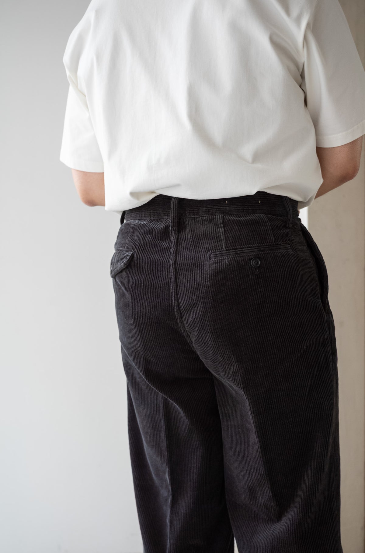 Warm Corduroy Trousers 〈NOIR〉