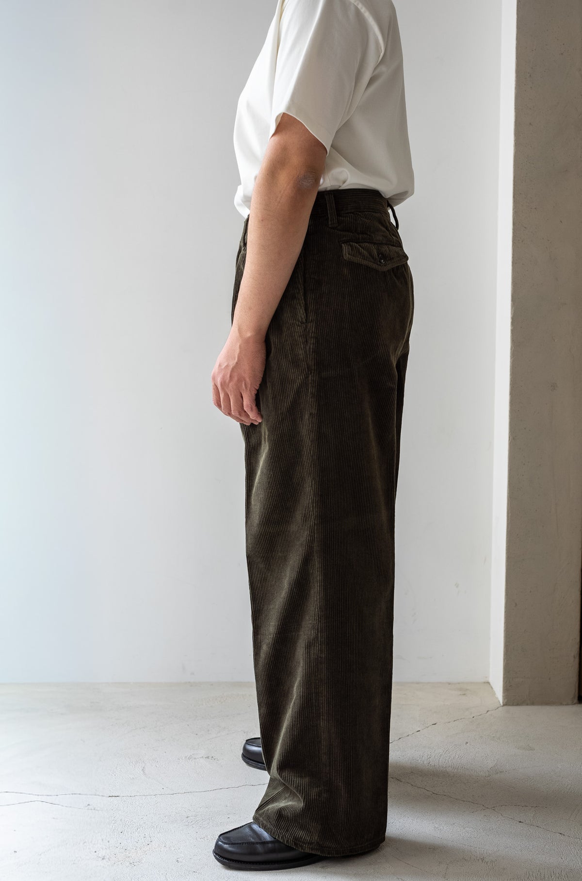 Warm Corduroy Trousers 〈BOTTLE GREEN〉