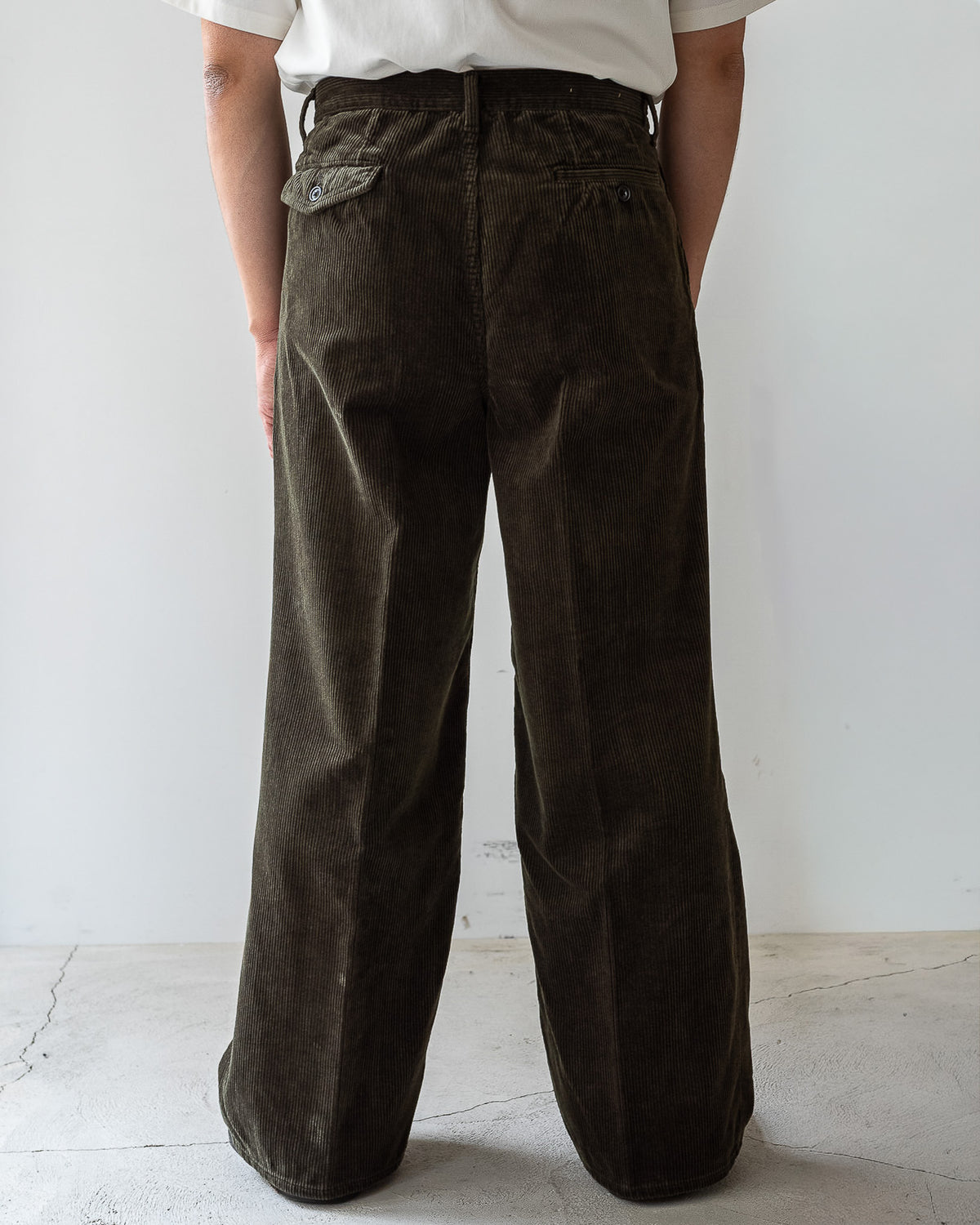 Warm Corduroy Trousers 〈BOTTLE GREEN〉