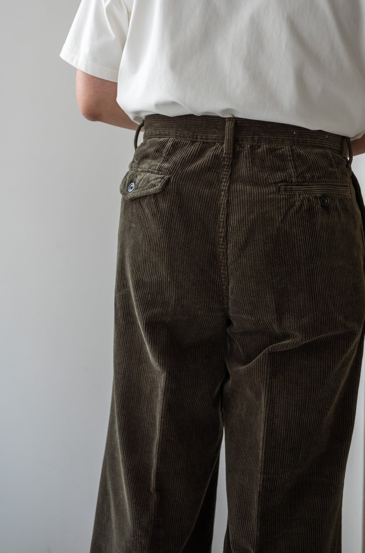 Warm Corduroy Trousers 〈BOTTLE GREEN〉
