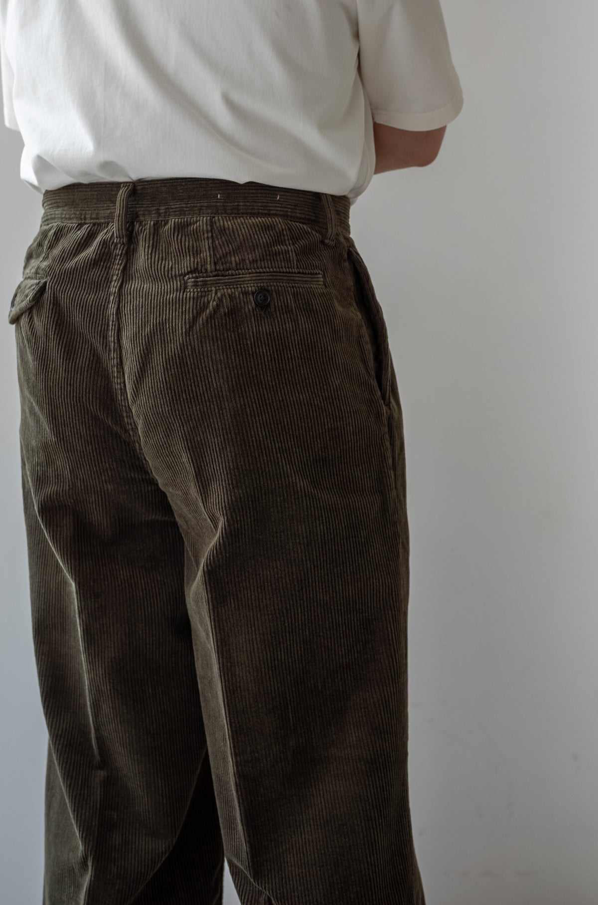 Warm Corduroy Trousers 〈BOTTLE GREEN〉