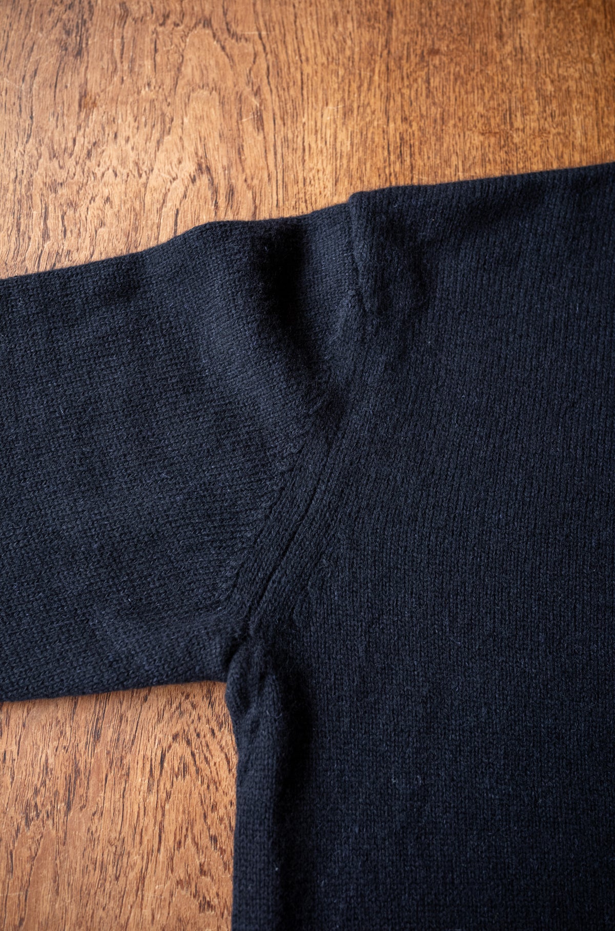 Quiet Season Crew-Knit 〈NOIR〉