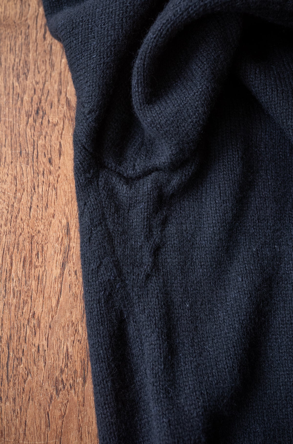 Quiet Season Crew-Knit 〈NOIR〉