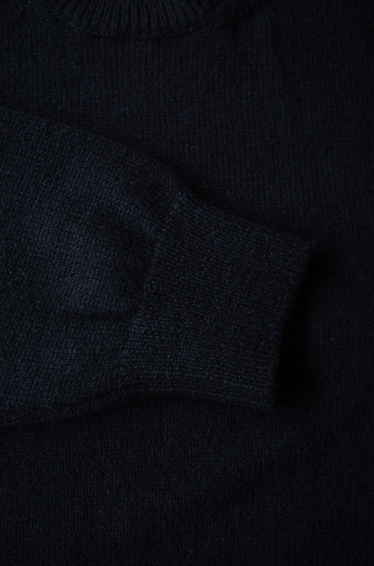 Quiet Season Crew-Knit 〈NOIR〉