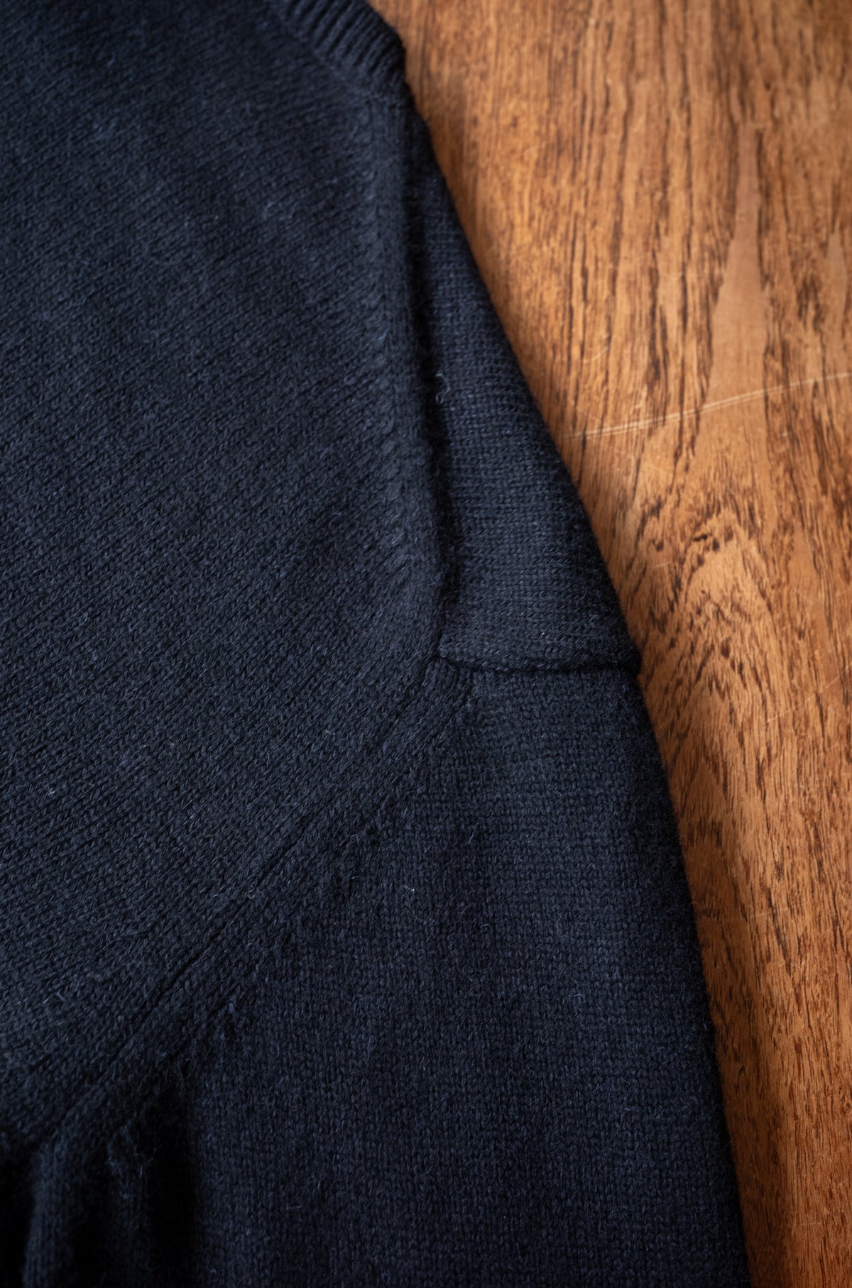 Quiet Season Crew-Knit 〈NOIR〉