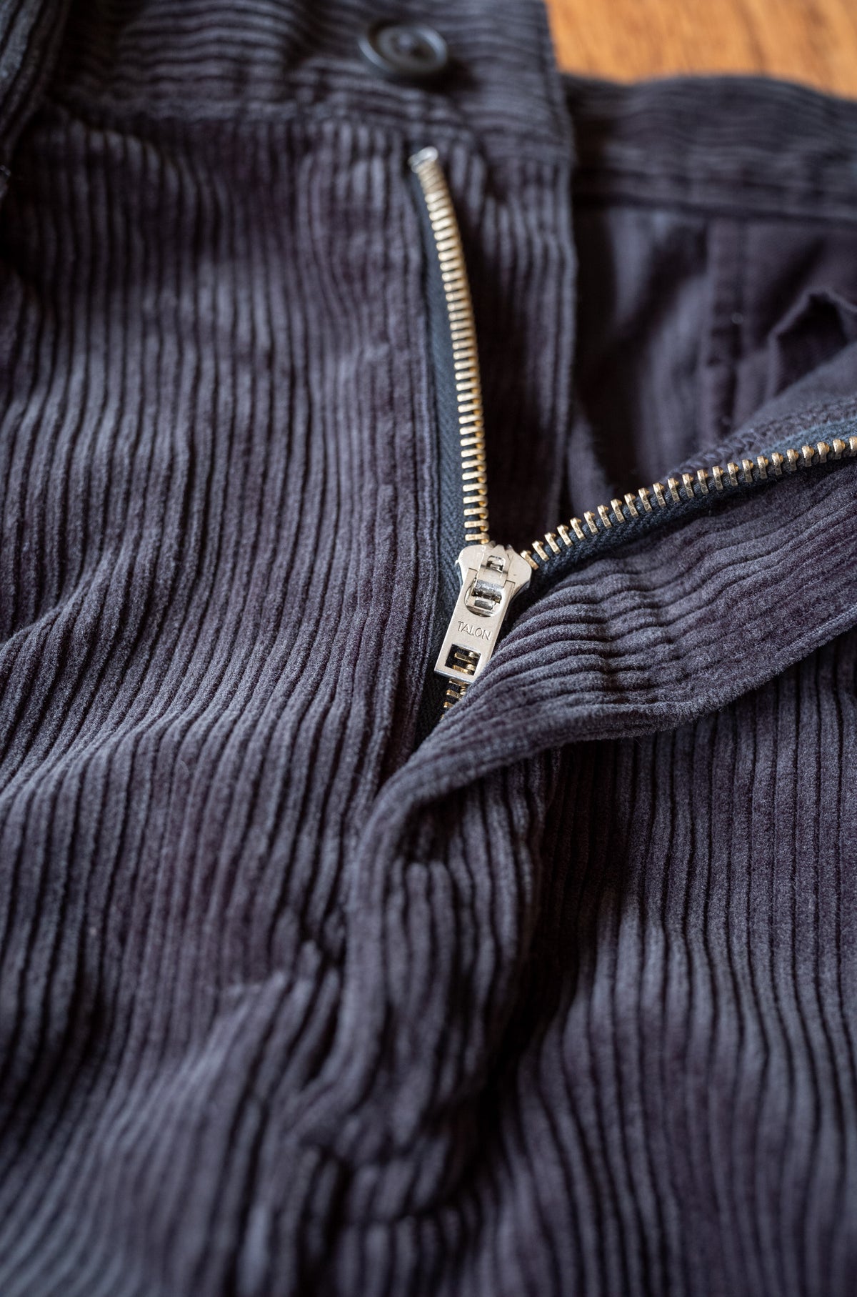 Warm Corduroy Trousers 〈NOIR〉
