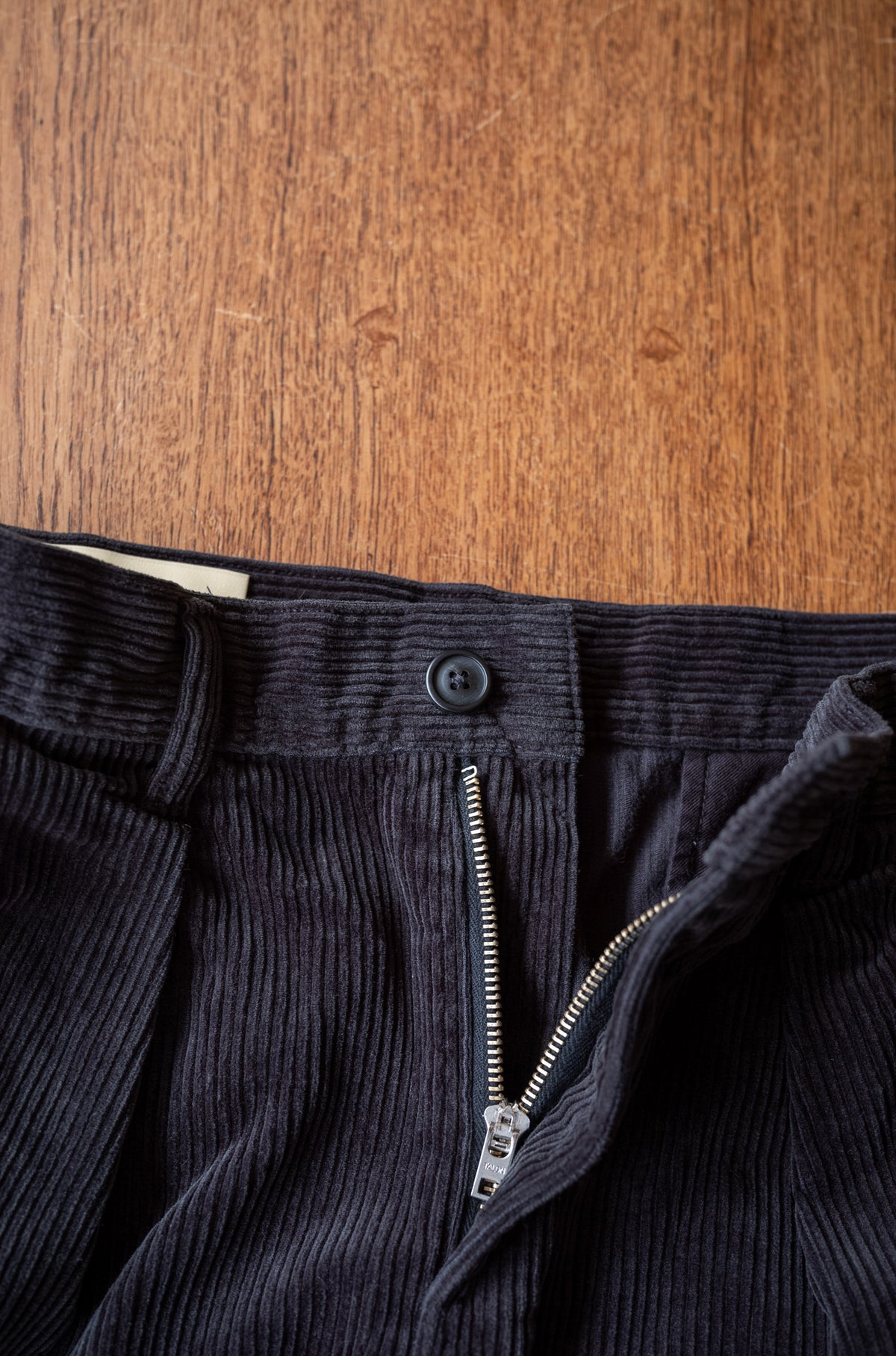 Warm Corduroy Trousers 〈NOIR〉