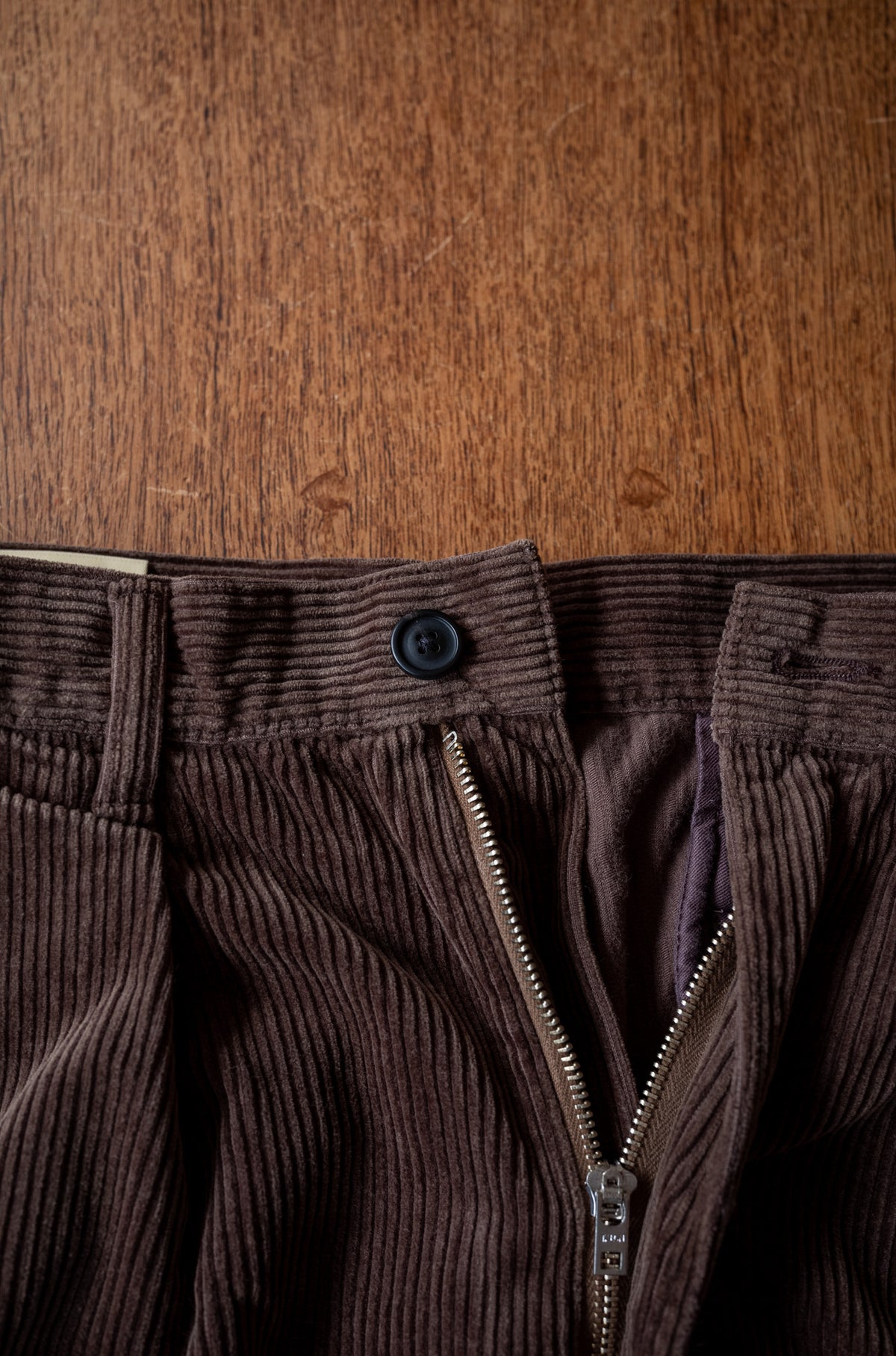 Warm Corduroy Trousers 〈BROWN〉