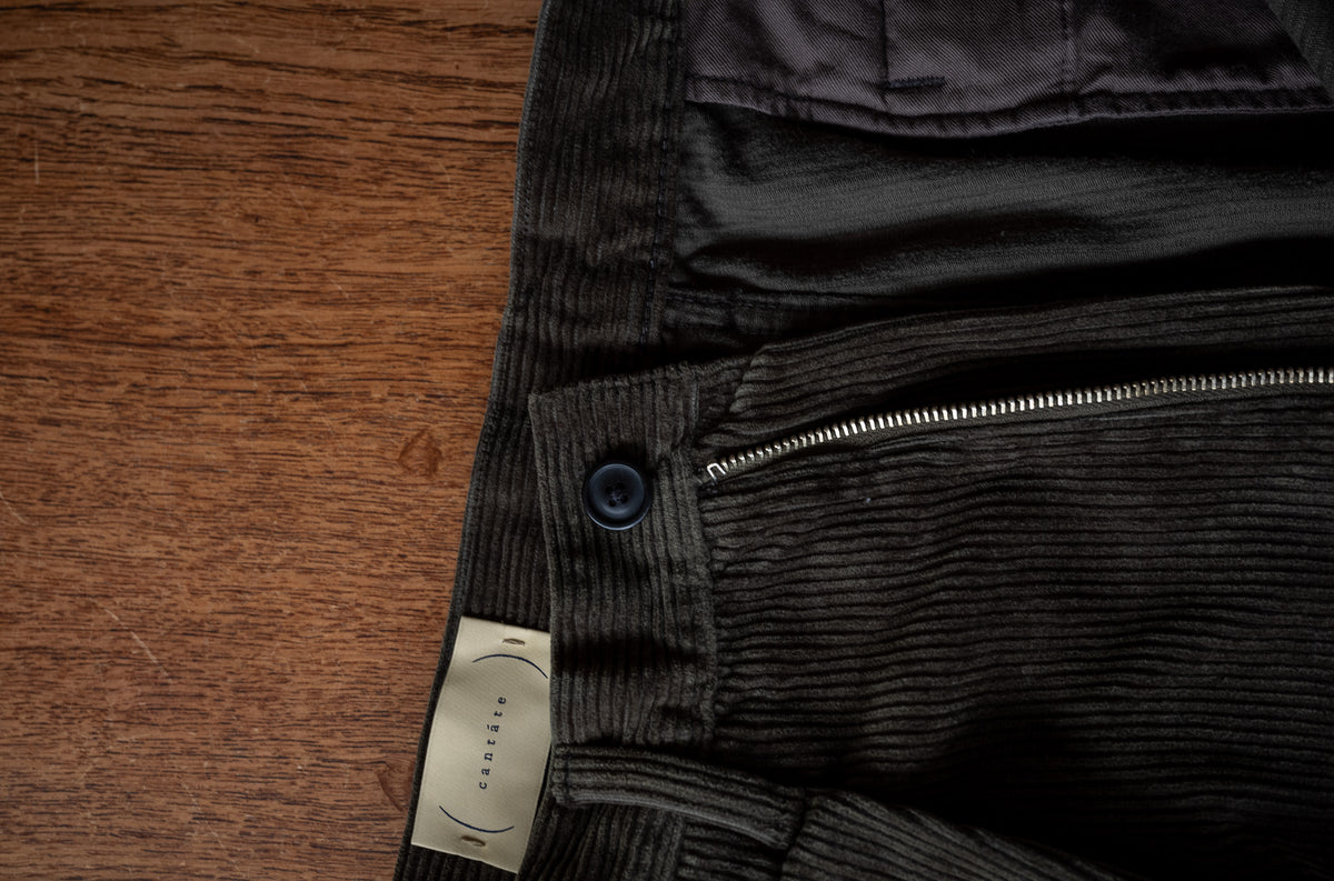 Warm Corduroy Trousers 〈BOTTLE GREEN〉