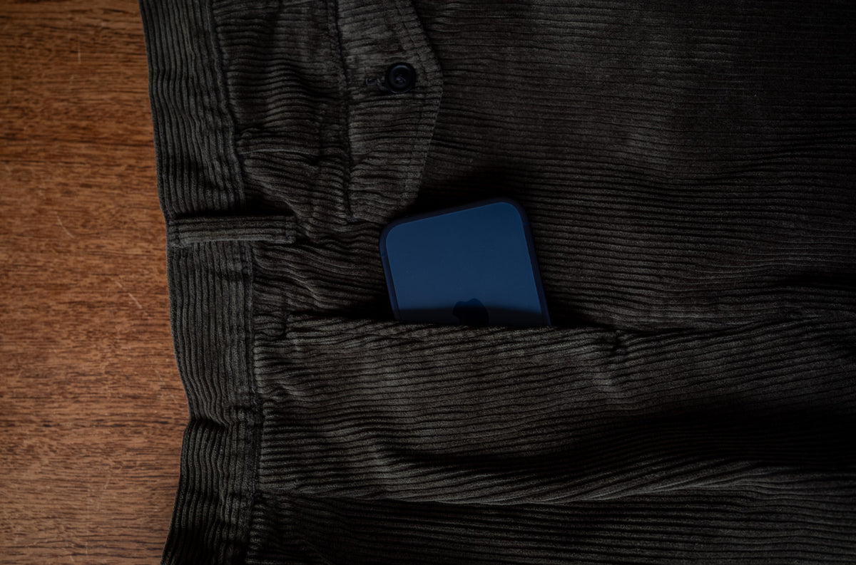 Warm Corduroy Trousers 〈BOTTLE GREEN〉