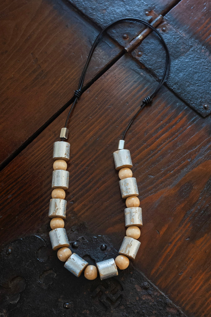 LEATHER CORD WOODS NECKLACE