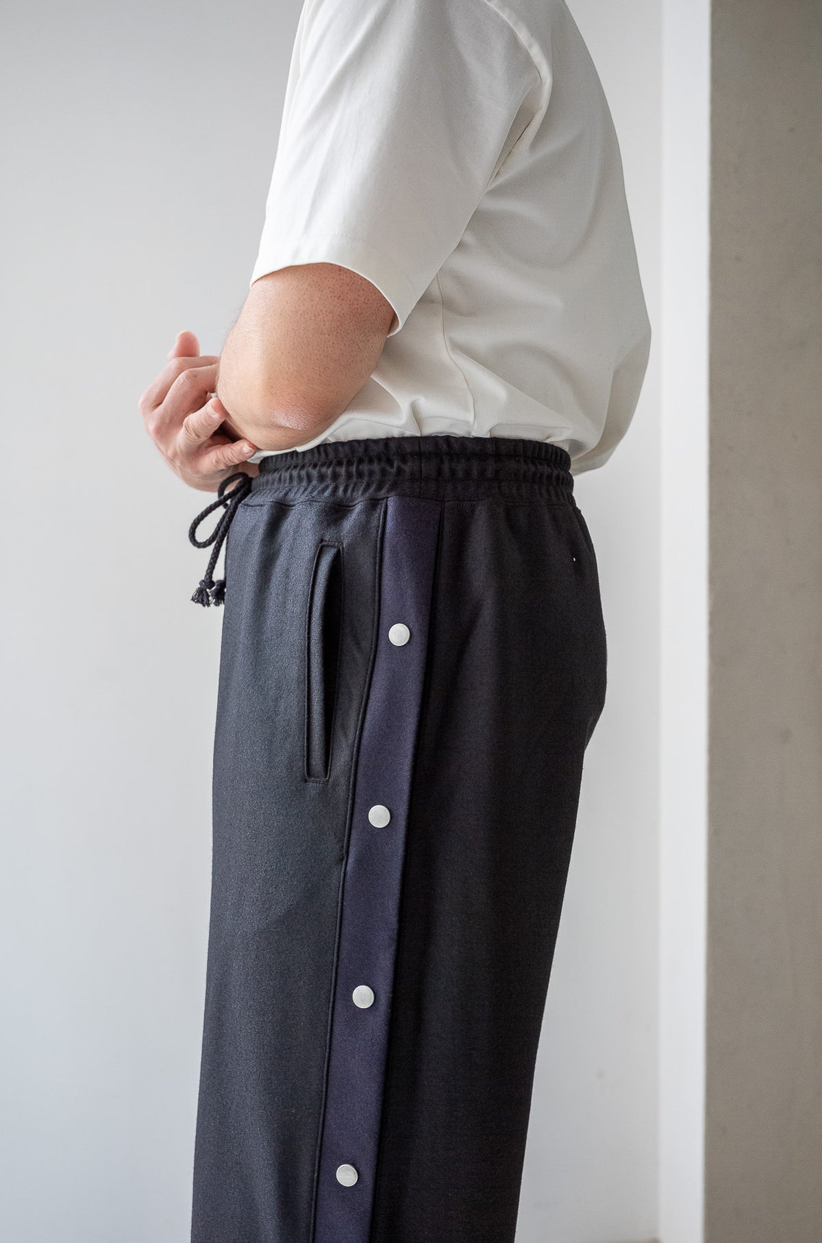 Teraway Wool Trousers 〈NOIR〉