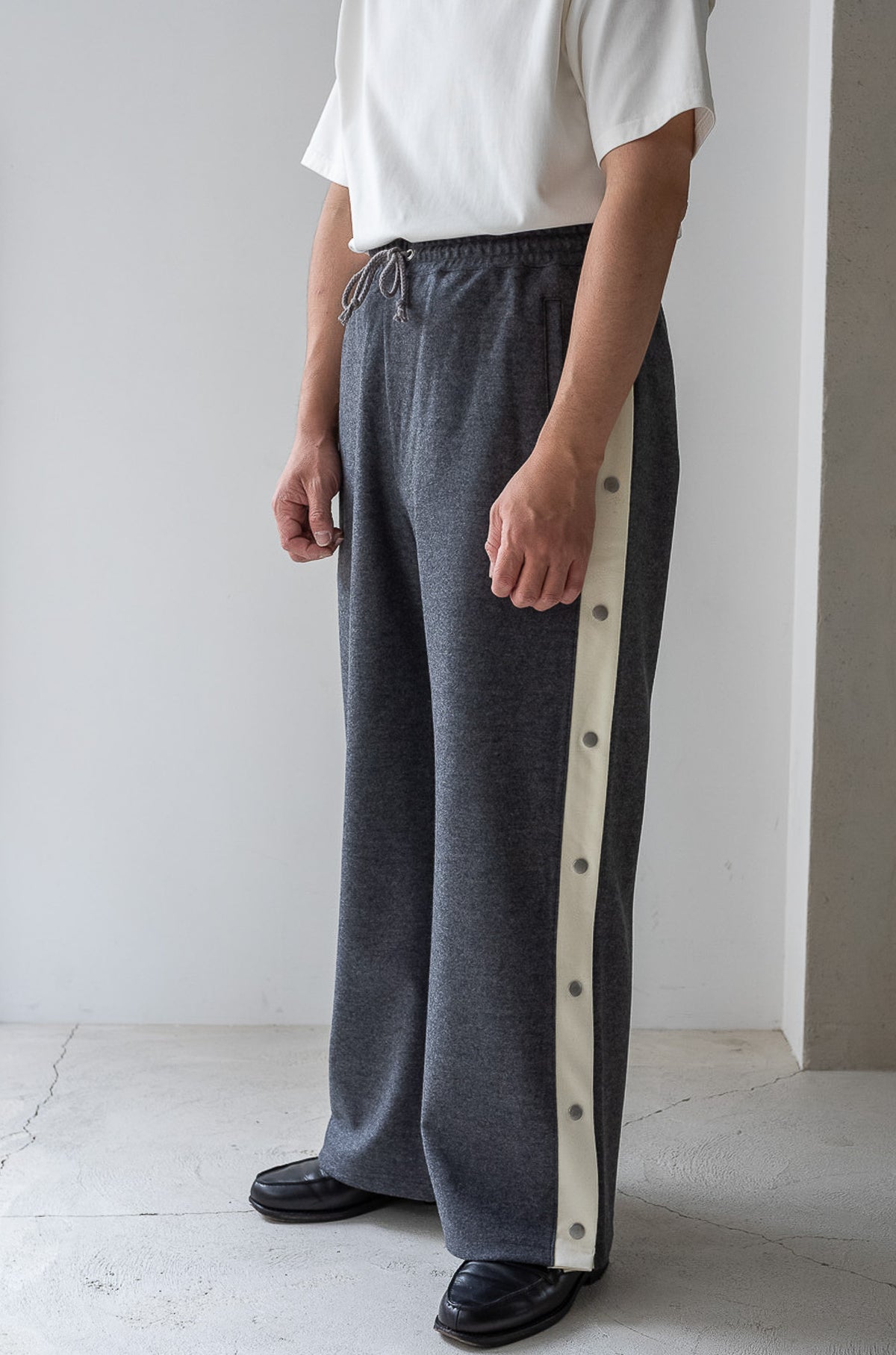 Teraway Wool Trousers 〈GRAY〉