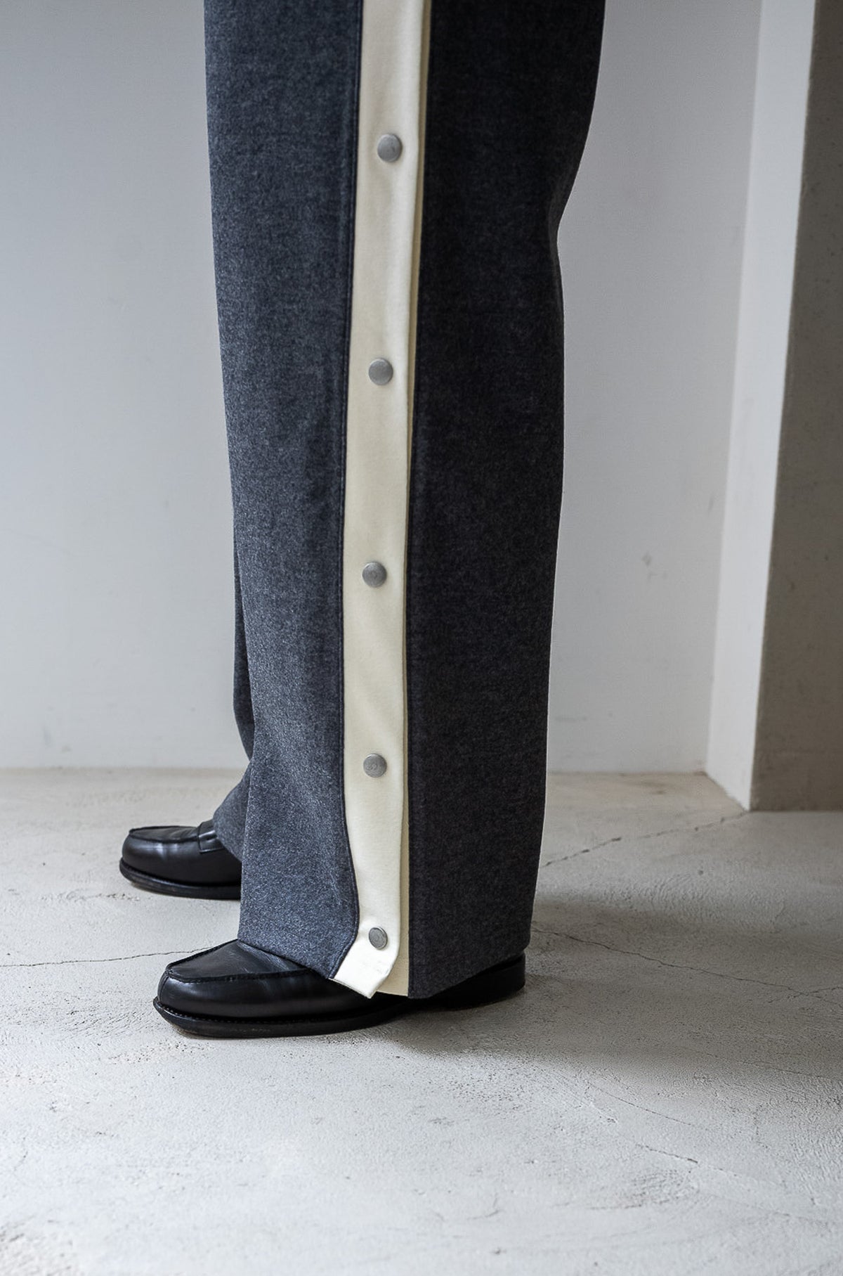 Teraway Wool Trousers 〈GRAY〉