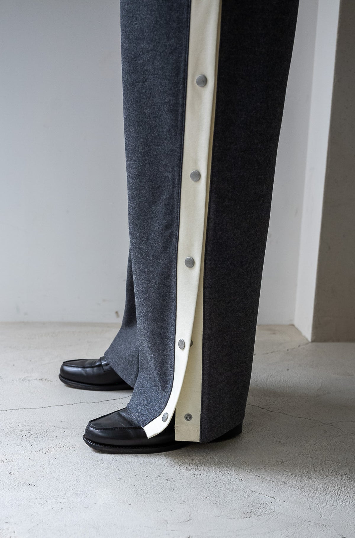 Teraway Wool Trousers 〈GRAY〉