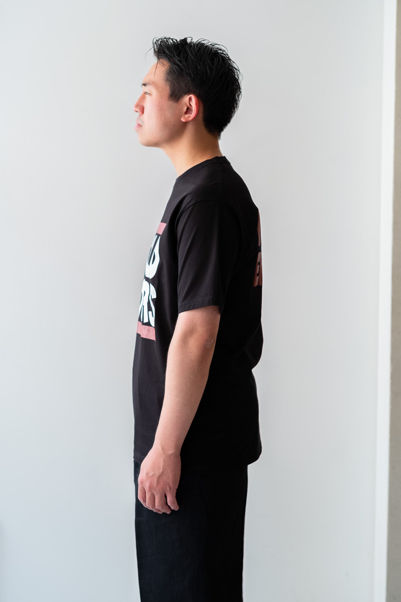 WORLD IS YOURS Tee-Block Letter〔BLACK〕