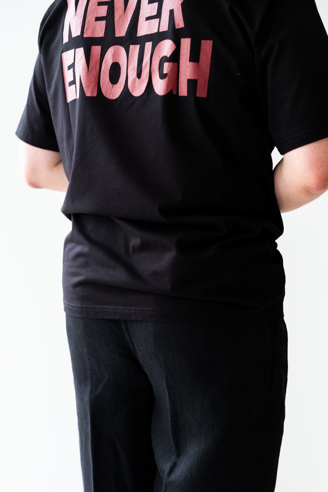 WORLD IS YOURS Tee-Block Letter〔BLACK〕