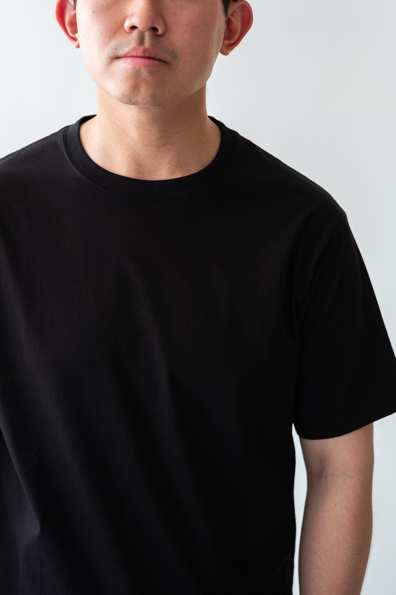 Essential S/S Tee 〔BLACK〕