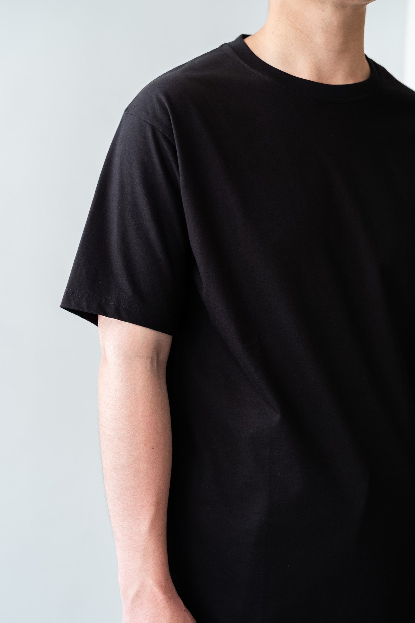 Essential S/S Tee 〔BLACK〕