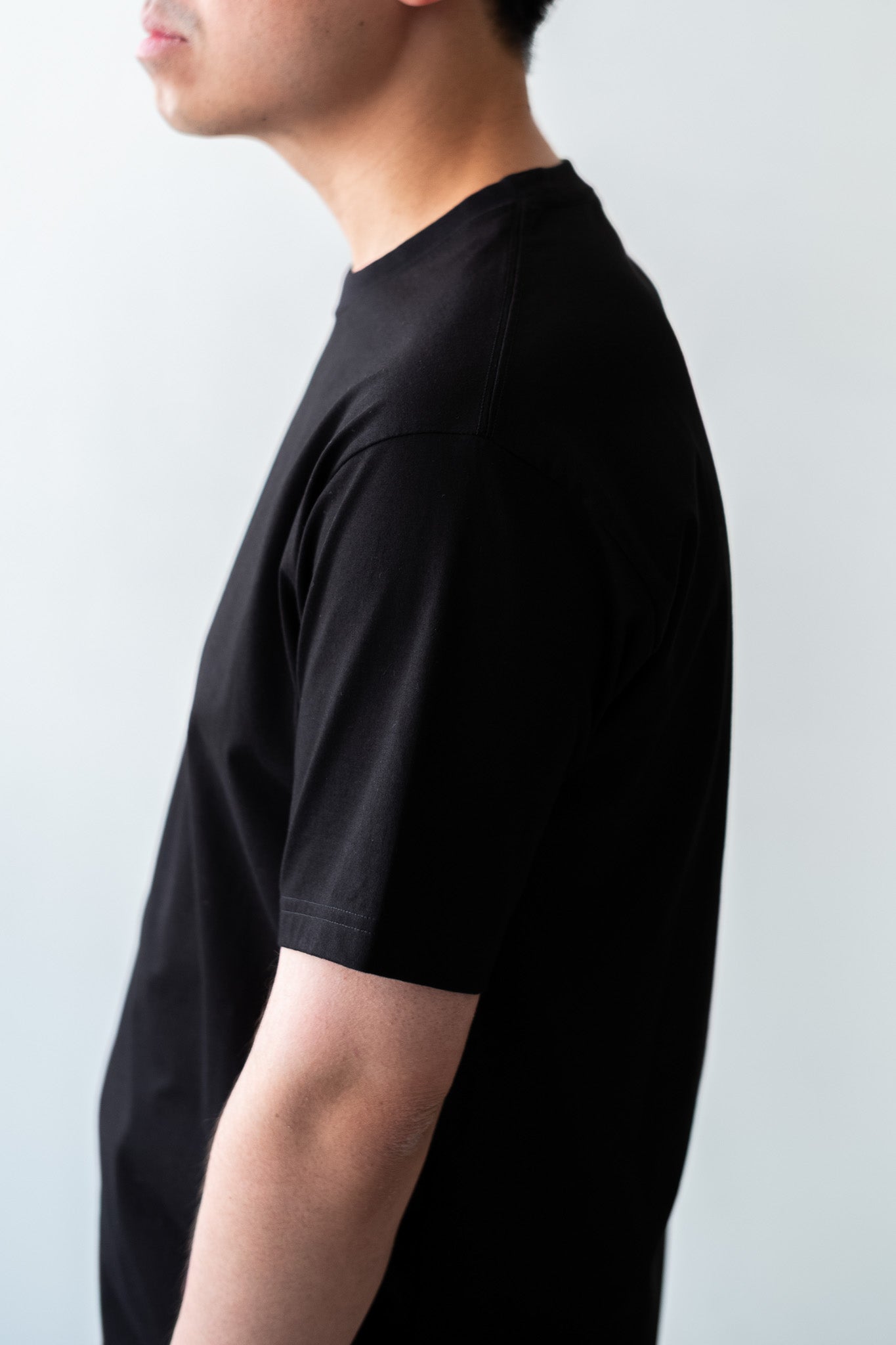 Essential S/S Tee 〔BLACK〕