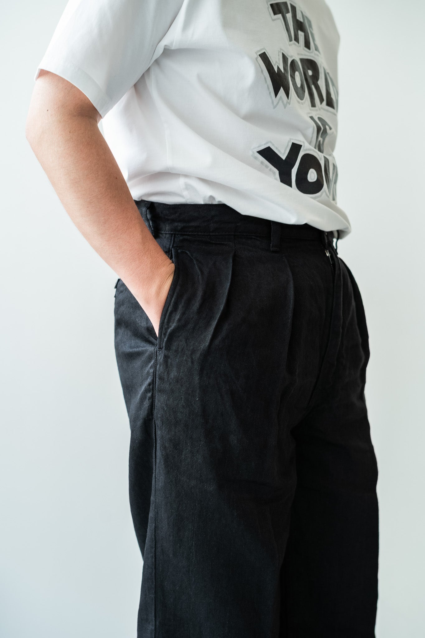 Washed Linen Denim Tuck Trousers 〔NOIR〕